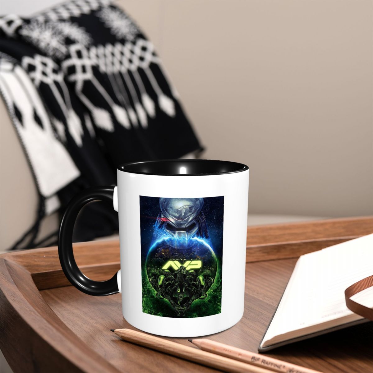 Coffee Vs Tea - Tazza in Ceramica con Stampa Alien